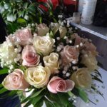 white_pink_roses_bouquet